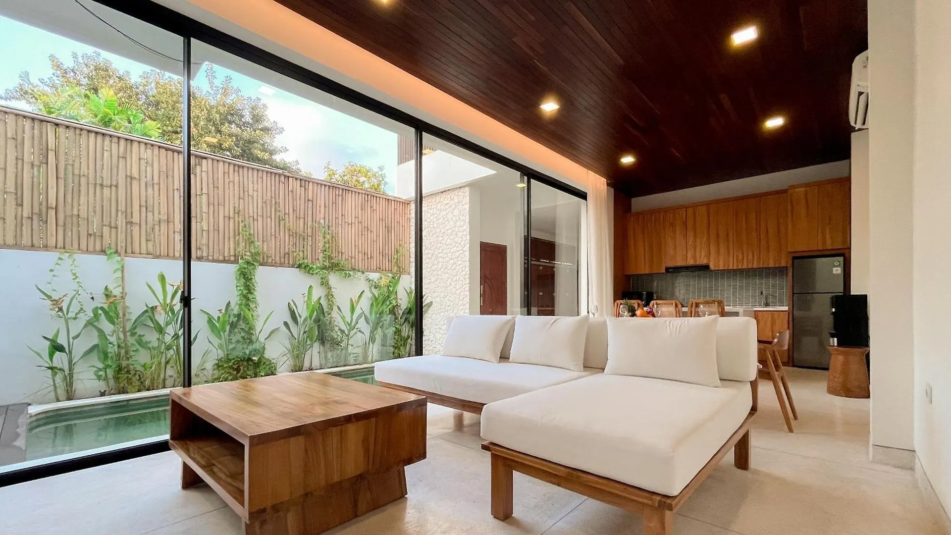 Villa Prada II 3Br Villa Near To Beach In Seminyak Indonesia